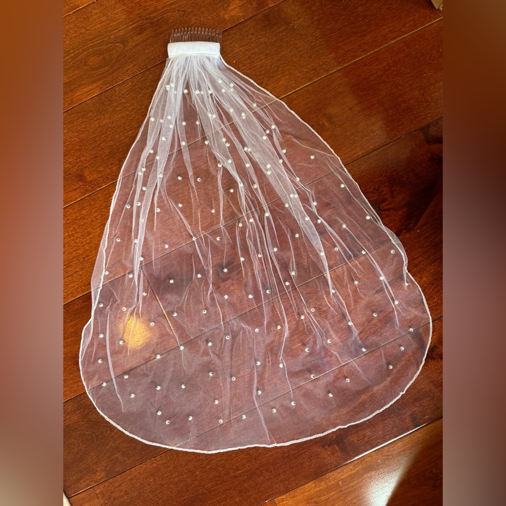 Xo Fetti Pearl Veil